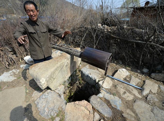 神秘水井从岩石打下三十米深:百岁村民都不知那年建的